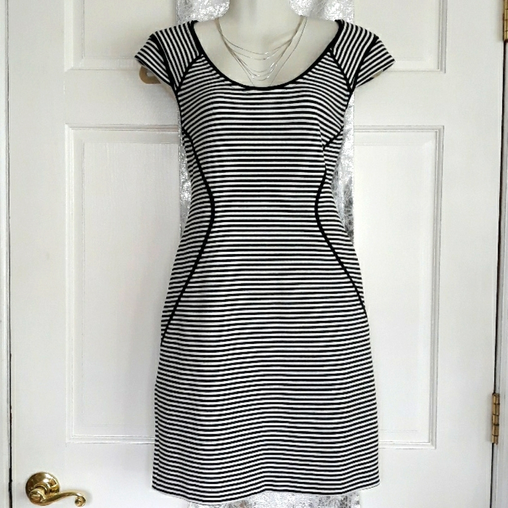 Black and white dress striped bodycon dress size 10 express Mini Dress Express